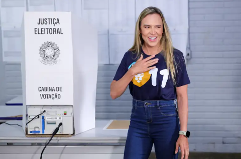 Celina Le&atilde;o &eacute; reeleita governadora do Distrito Federal com 57% dos votos
