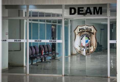 Mulher confronta marido por furtos e acaba agredida com enxada