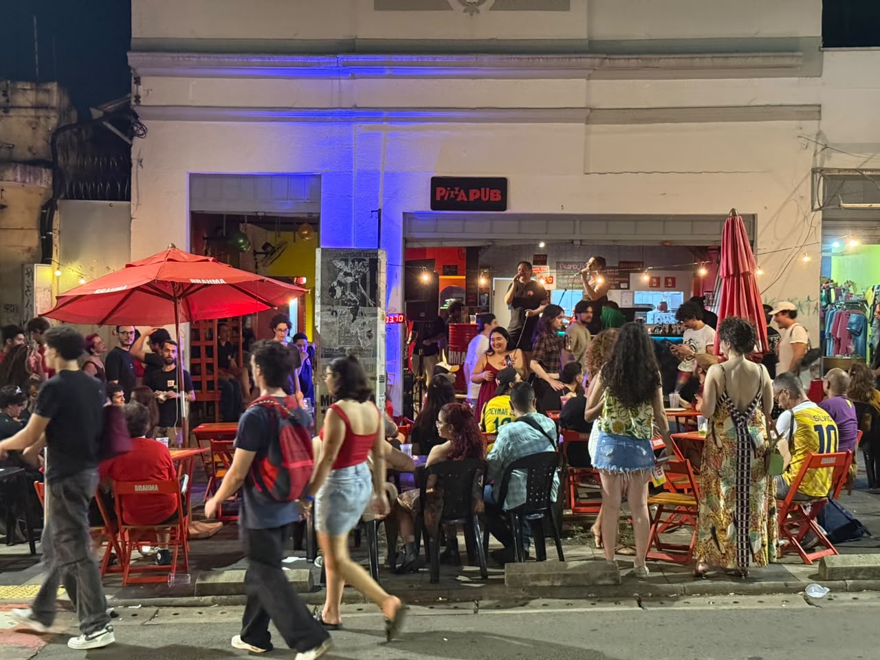 Com noite de karaokê, Pizza Pub se despede da 14 de Julho após 4 anos
