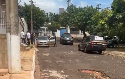 Homem &eacute; encontrado morto dentro de carro na Orla Morena