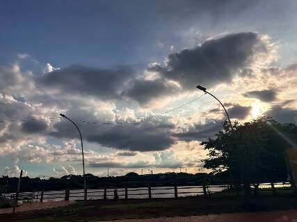 S&aacute;bado ter&aacute; m&aacute;xima de 42 &deg;C e alerta para tempestades com granizo