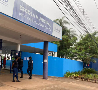 Fiscal de partido causa transtorno em escola, desacata juíza e é levada para PF Fiscal de partido causa transtorno em escola, desacata juíza e é levada para PF