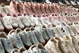 Bazar de grifes terá 10 mil peças e preços a partir de R$ 9 Bazar de grifes terá 10 mil peças e preços a partir de R$ 9