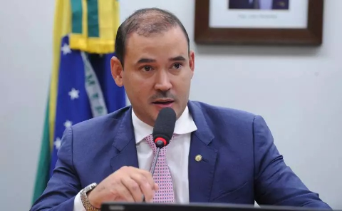 Vicentinho J&uacute;nior vira disputa e &eacute; eleito governador do Tocantins