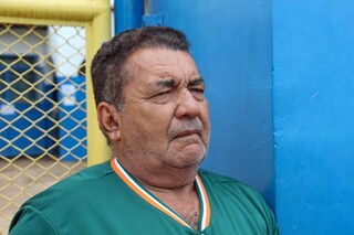 No p&oacute;dio do voto, eleitores chegam antes das 5h, por medo da chuva