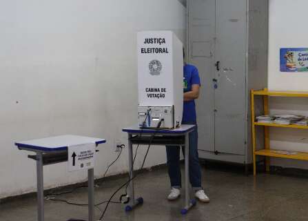 Eleitores levam um minuto, em m&eacute;dia, para votar em escola de Campo Grande