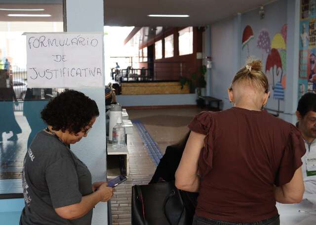 Sem transferir t&iacute;tulo, eleitoras recorrem &agrave; justificativa no segundo turno