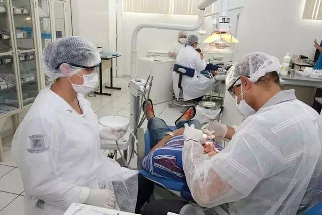 Prefeitura cria aux&iacute;lio-alimenta&ccedil;&atilde;o de R$ 300 para dentistas