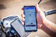 Jovem pula de moto em movimento ap&oacute;s condutor exigir sexo como pagamento