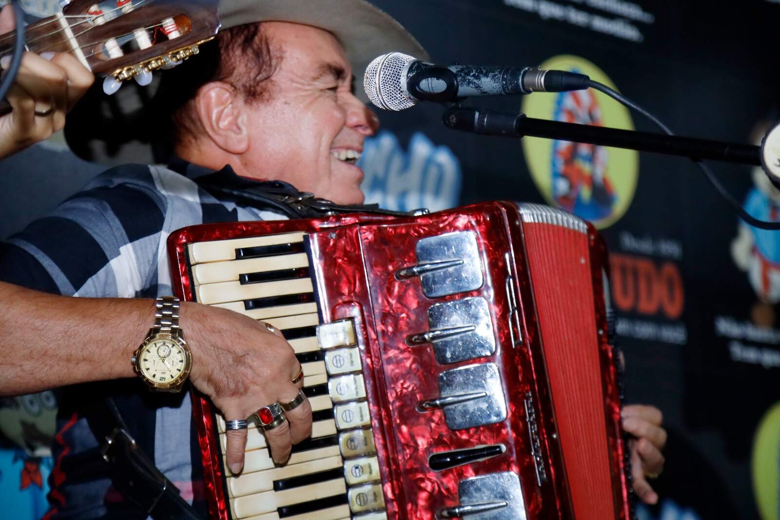 Longe dos holofotes, músicos com muita história ganham retratos