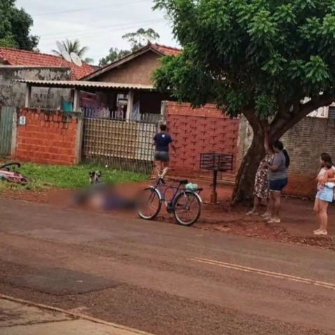 Mulher &eacute; morta a tiros em meio a suspeitas de disputa entre fac&ccedil;&otilde;es