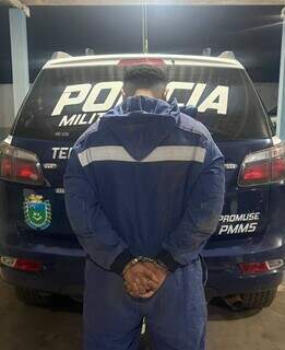 Mulher denuncia cárcere privado e estupro; polícia prende suspeito no trabalho Mulher denuncia cárcere privado e estupro; polícia prende suspeito no trabalho