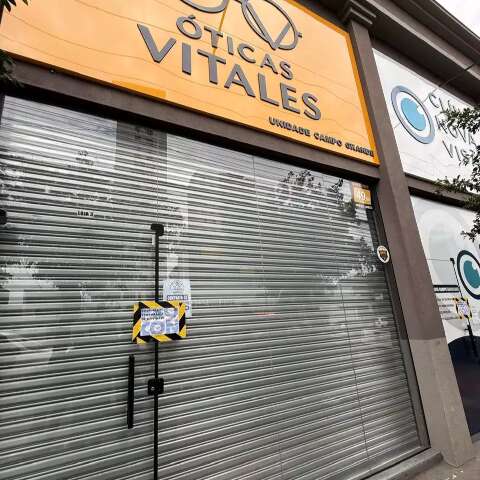 Cl&iacute;nica e &oacute;tica s&atilde;o interditadas e funcion&aacute;rio &eacute; levado &agrave; delegacia