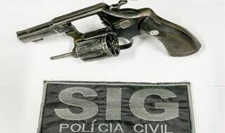 Ré por execução de servidor é presa por matar rapaz e deixar outro ferido Ré por execução de servidor é presa por matar rapaz e deixar outro ferido