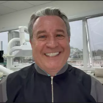 Como ajudar idosos a superar o medo do dentista