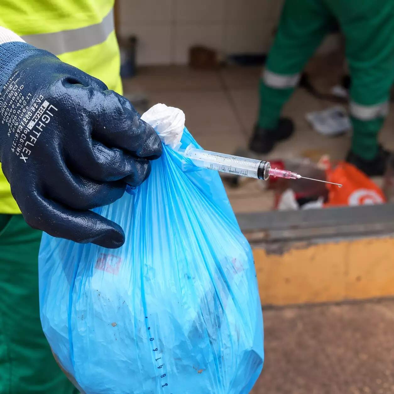 Acidentes com perfurocortantes na coleta crescem 142% em Campo Grande