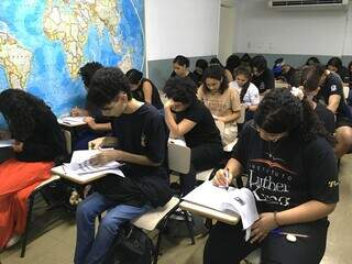 Entre a bolsa e as cotas, estudantes pobres enfrentam escolha difícil Entre a bolsa e as cotas, estudantes pobres enfrentam escolha difícil