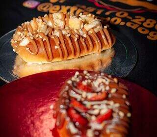Casal faz hot dog doce com pão com brigadeiro, Nutella e morango