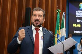 Ida de Fl&aacute;vio aos EUA divide deputados de MS e abre debate sobre &ldquo;nova&rdquo; direita