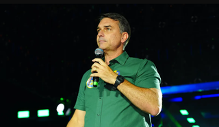 Após chegar aos EUA, Flávio Bolsonaro diz ser “o líder do Brasil” Após chegar aos EUA, Flávio Bolsonaro diz ser “o líder do Brasil”