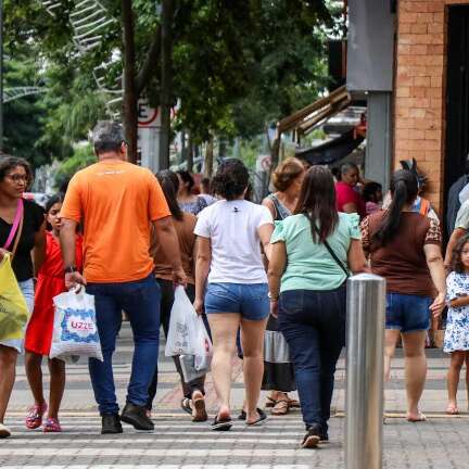 Muito al&eacute;m do contracheque, sal&aacute;rio de servidor move economia de MS
