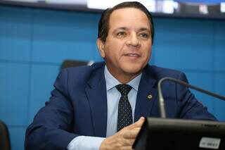 Ida de Fl&aacute;vio aos EUA divide deputados de MS e abre debate sobre &ldquo;nova&rdquo; direita