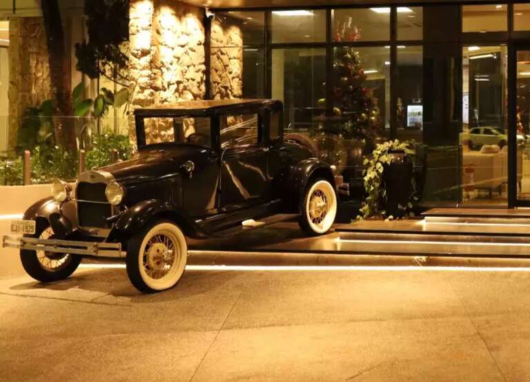 Carros antigos na Afonso Pena têm dono e uma história de infância