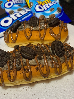 Casal faz hot dog doce com pão com brigadeiro, Nutella e morango Casal faz hot dog doce com pão com brigadeiro, Nutella e morango