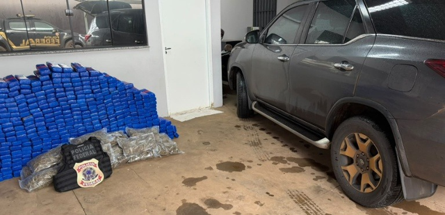 PF prende homem com meia tonelada de maconha em carro clonado
