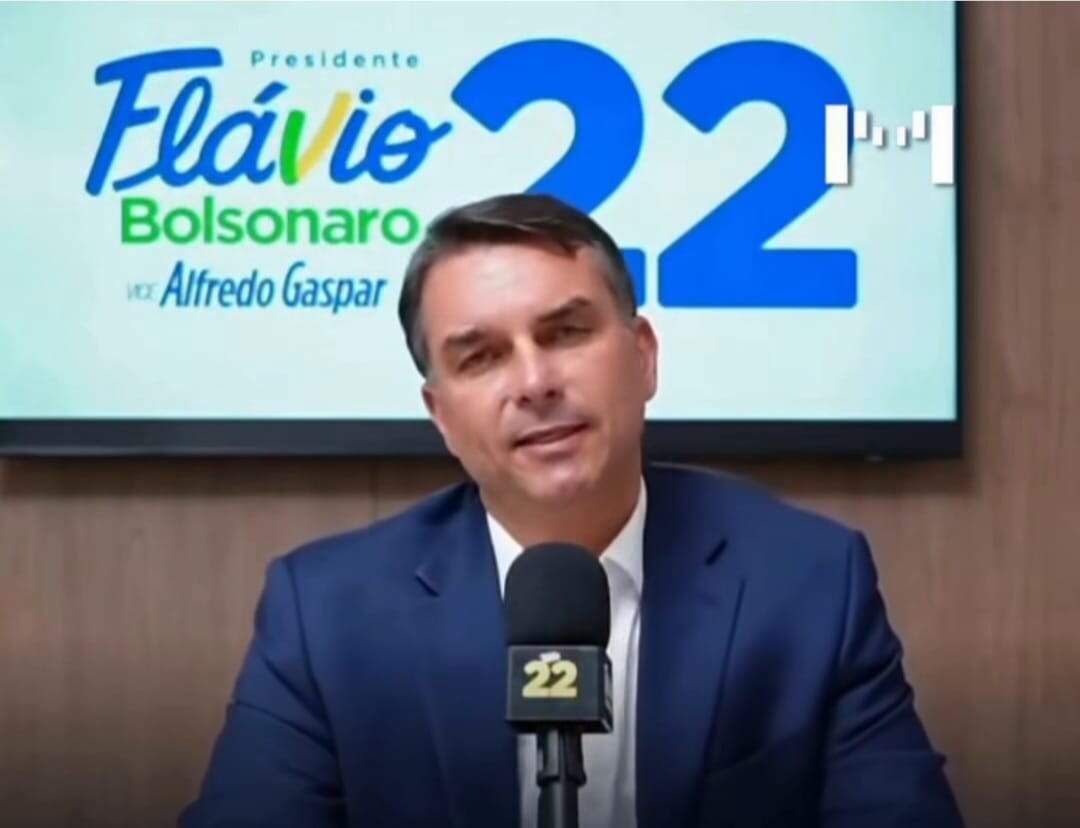 Rota de fuga de Flávio Bolsonaro passou pela Argentina e pelo Equador