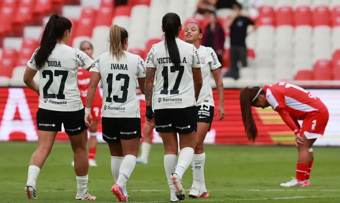 Corinthians vira sobre Santa Fe e chega à 7ª final da Libertadores