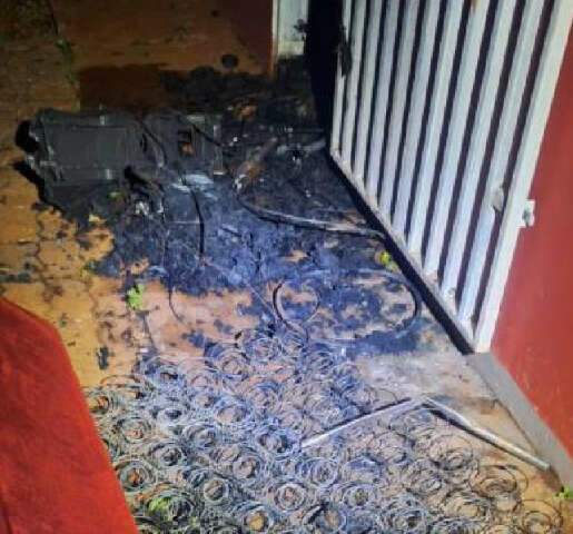 Defesa diz que mulher presa por inc&ecirc;ndio assumiu culpa para proteger idoso