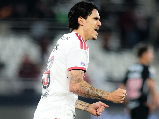 Pedro desencanta, Flamengo goleia Vasco e fica mais perto do t&iacute;tulo