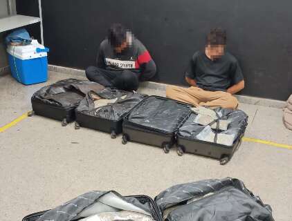 Trio &eacute; flagrado tentando embarcar para Curitiba com malas recheadas de maconha