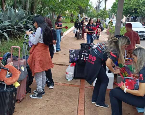 Rumo a SP, f&atilde;s de BTS encaram horas de &ocirc;nibus para show do grupo