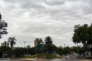Chuva marca quinta-feira com tempestades e ventos de até 100 km/h em MS Chuva marca quinta-feira com tempestades e ventos de até 100 km/h em MS