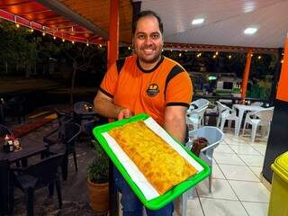 Pastel gigante de 40 cm e 5 recheios faz sucesso na Coronel Antonino Pastel gigante de 40 cm e 5 recheios faz sucesso na Coronel Antonino