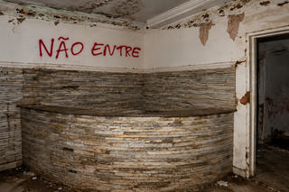 No Halloween, grupo encara mist&eacute;rios da antiga Cl&iacute;nica Carand&aacute;