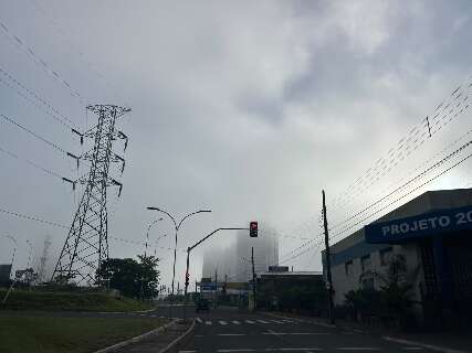 Dia come&ccedil;a com neblina e promessa &eacute; de chuva e at&eacute; granizo nesta sexta-feira