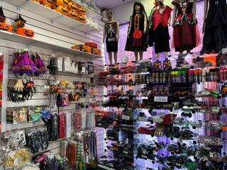 Procura por artigos de Halloween começa devagar, mas lojas apostam em variedades Procura por artigos de Halloween começa devagar, mas lojas apostam em variedades