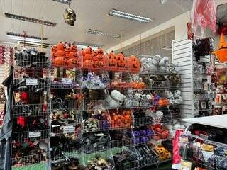 Procura por artigos de Halloween começa devagar, mas lojas apostam em variedades Procura por artigos de Halloween começa devagar, mas lojas apostam em variedades