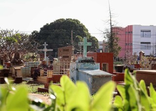 Cemitério que guarda fundadores e artistas pode virar patrimônio da Capital Cemitério que guarda fundadores e artistas pode virar patrimônio da Capital
