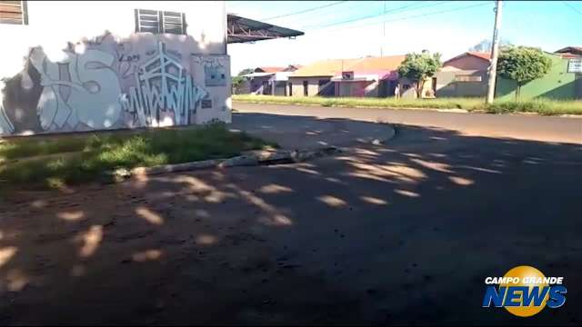 Em bairro violento, bandidos armados seguem funcionárias até o trabalho