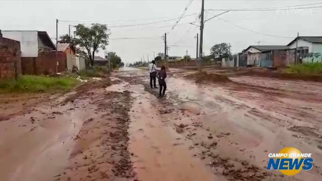 Moradores enfrentam dificuldades para atravessar rua no Nova Lima