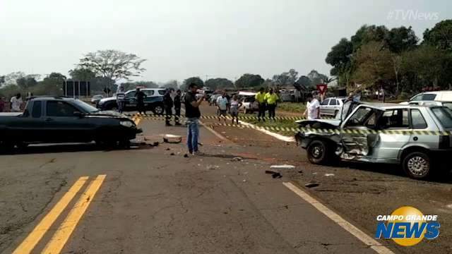 Acidente entre dois carros deixa homem morto em rodovia de MS