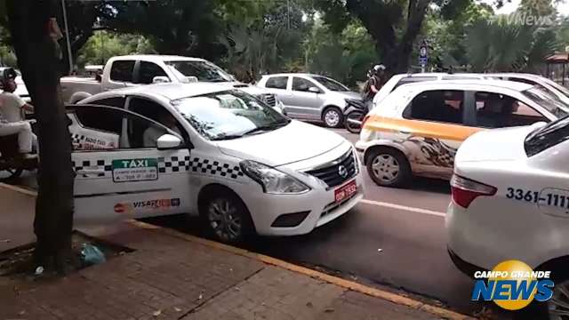 Mototaxistas e taxistas lucram com dia de confusão; movimento foi 5 vezes maior