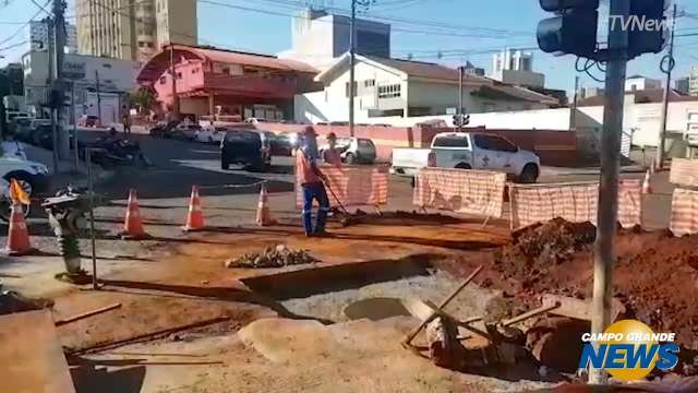 Com duas frentes de trabalho, prefeitura prepara bloqueios na rua 14 de Julho