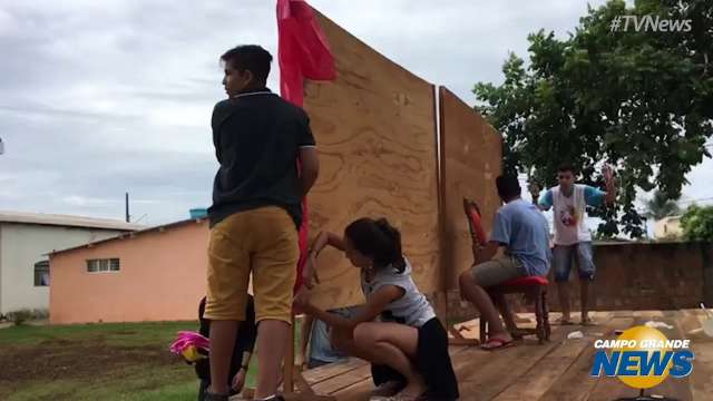 Moradores preparam encenação da Paixão de Cristo nas Moreninhas