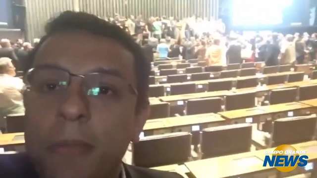 Deputado registra invasão no plenário da Câmara