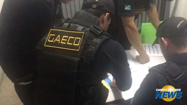 Gaeco recolhe documentos durante operação em Paranhos